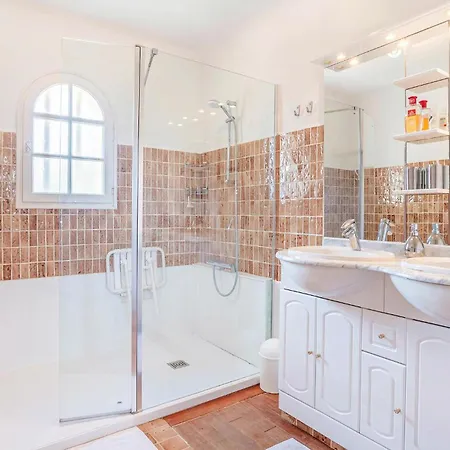 2 Bedroom Awesome In Les Issambres * La Garonnette-Plage