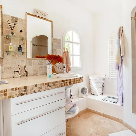 Ferienhaus 2 Bedroom Awesome In Les Issambres *