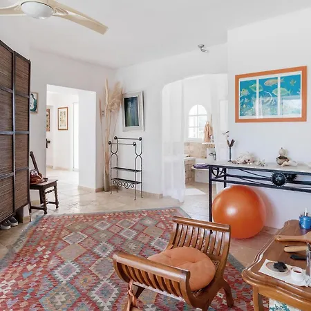 2 Bedroom Awesome In Les Issambres La Garonnette-Plage