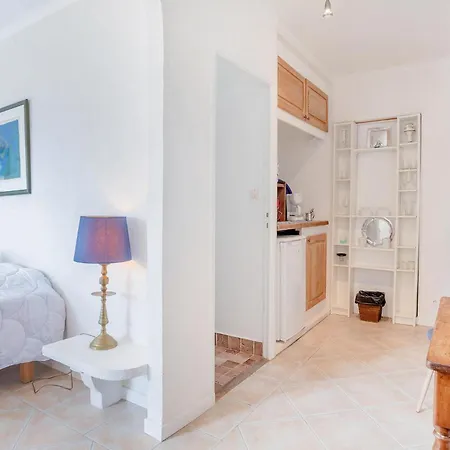 2 Bedroom Awesome In Les Issambres Hébergement de vacances