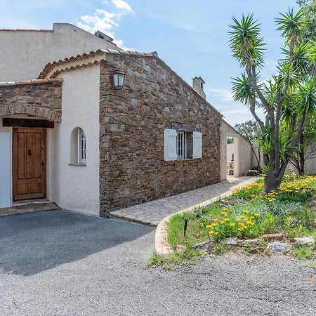 2 Bedroom Awesome In Les Issambres La Garonnette-Plage