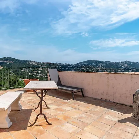 2 Bedroom Awesome In Les Issambres