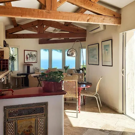 2 Bedroom Awesome In Les Issambres Hébergement de vacances